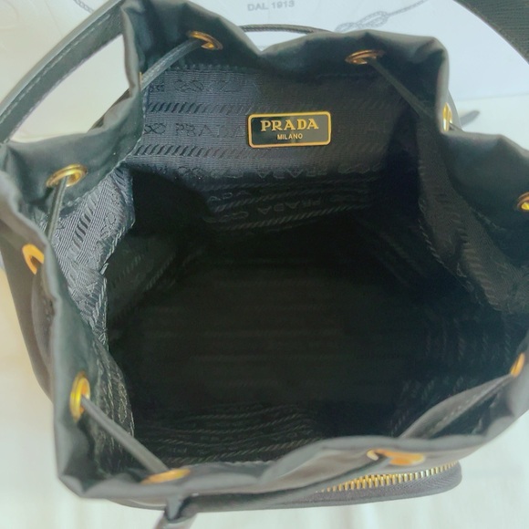 Prada bucket bag - Picture 6 of 15